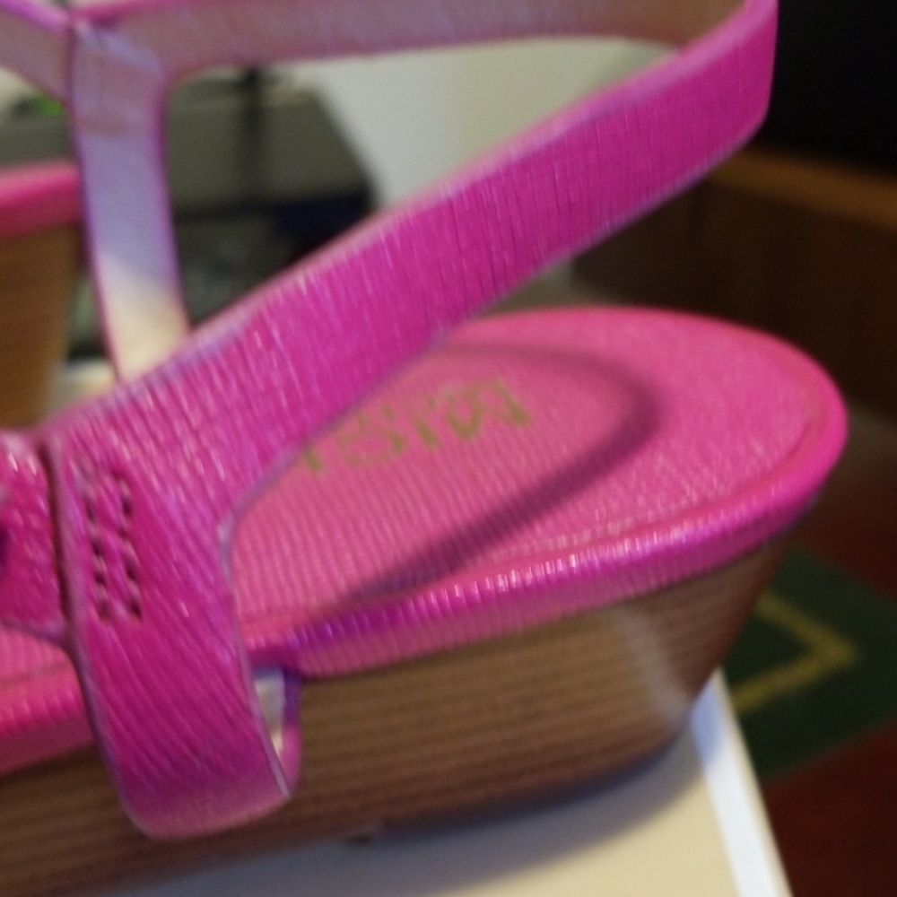 Shoes - Picture 6 of 9